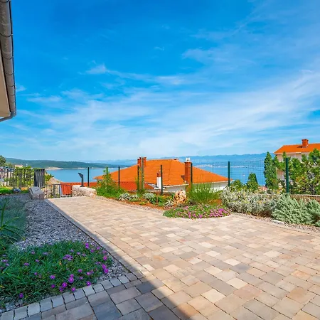 Vali 1 By Interhome فيلة فربنيك